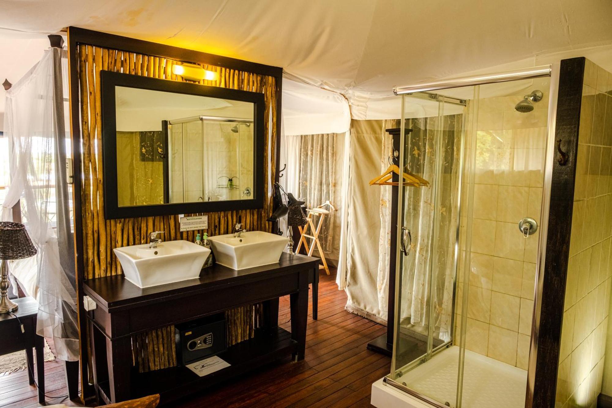 Taranga Safari Lodge Rundu Esterno foto